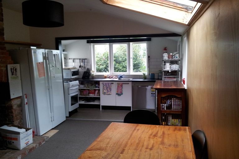 Photo of property in 66 Kelburn Parade, Kelburn, Wellington, 6012