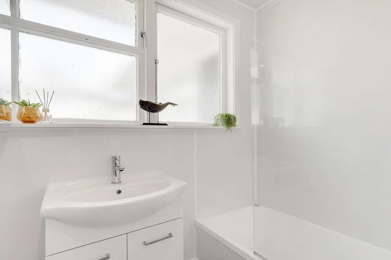 Photo of property in 38 Cardiff Crescent, Cannons Creek, Porirua, 5024