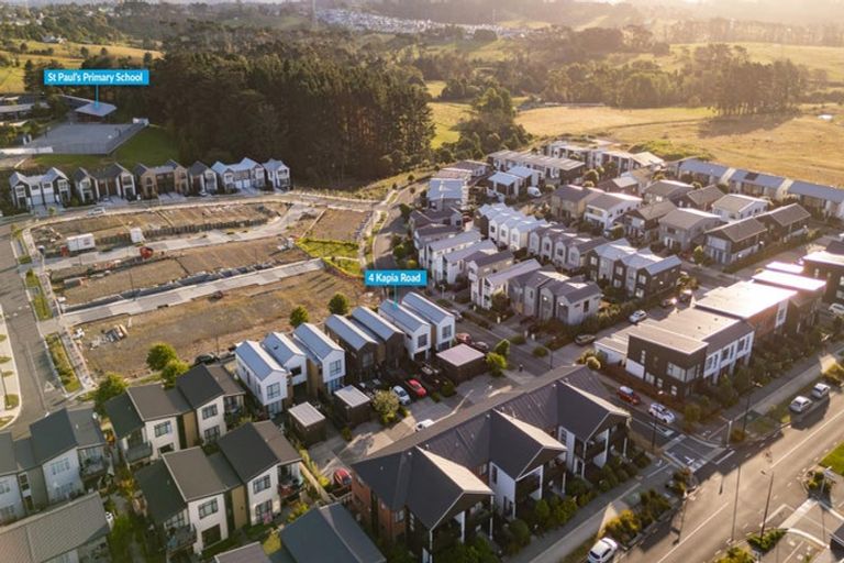 Photo of property in 4 Kapia Road, Westgate, Auckland, 0614