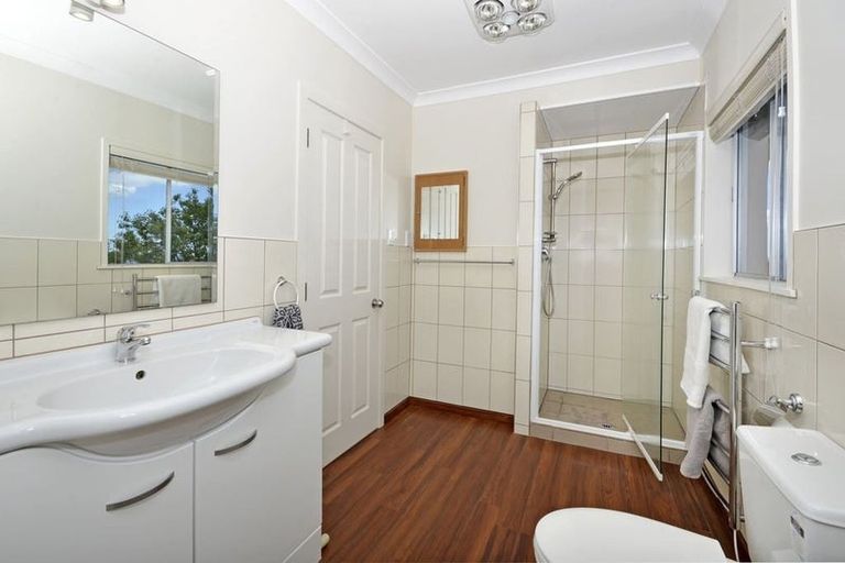 Photo of property in 20 Geoffrey Road, Torbay, Auckland, 0630