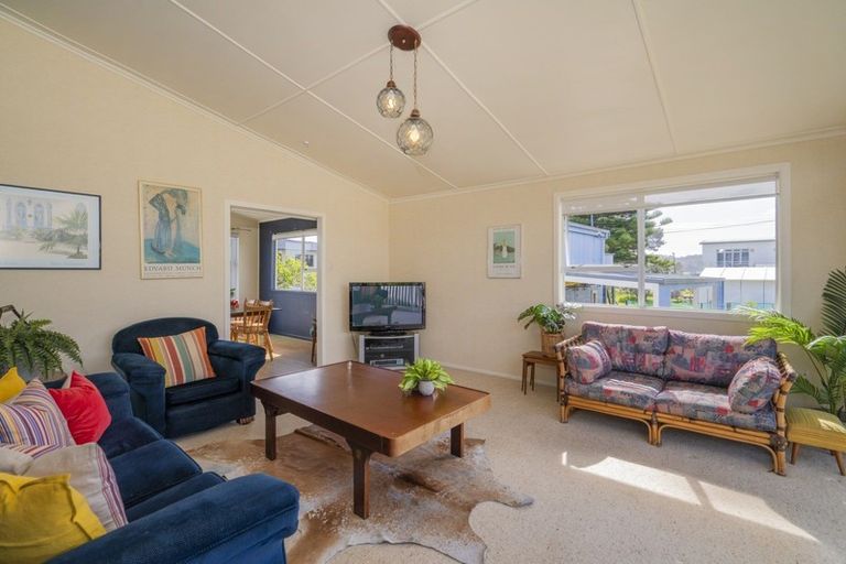 Photo of property in 9 Banks Street, Cooks Beach, Whitianga, 3591