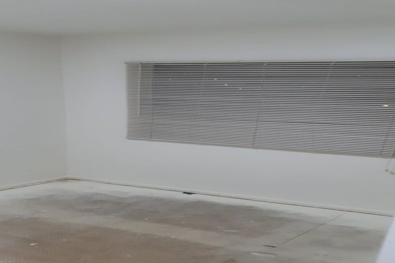 Photo of property in 6/44 Fields Parade, Oteha, Auckland, 0632