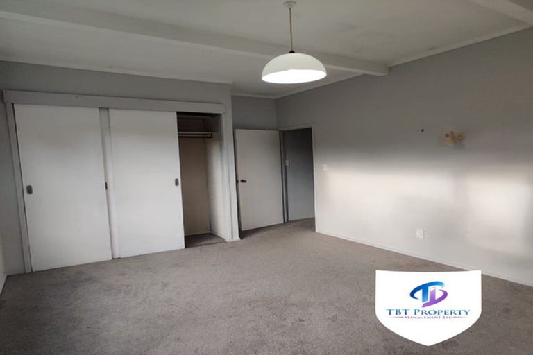 Photo of property in 12a Waiari Road, Conifer Grove, Takanini, 2112