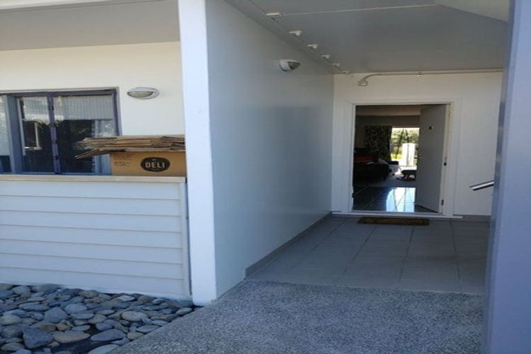 Photo of property in 4d/60 Masons Road, Oteha, Auckland, 0632