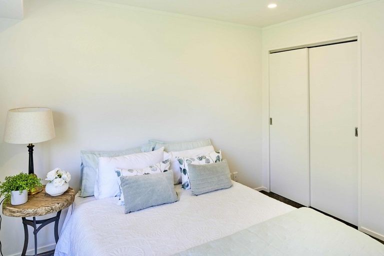 Photo of property in 5a Grays Road, Plimmerton, Porirua, 5026