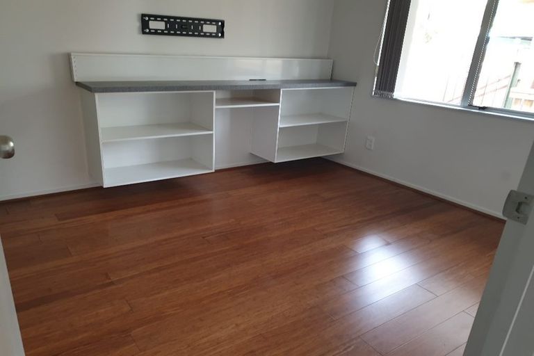 Photo of property in 2/171 Bruce Mclaren Road, Henderson, Auckland, 0612