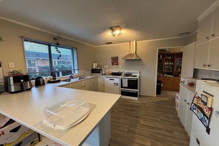 Photo of property in 208 Te Moana Road, Waikanae, 5036