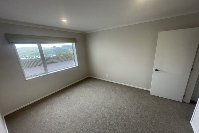 Photo of property in 24 Havana Rise, Grenada Village, Wellington, 6037