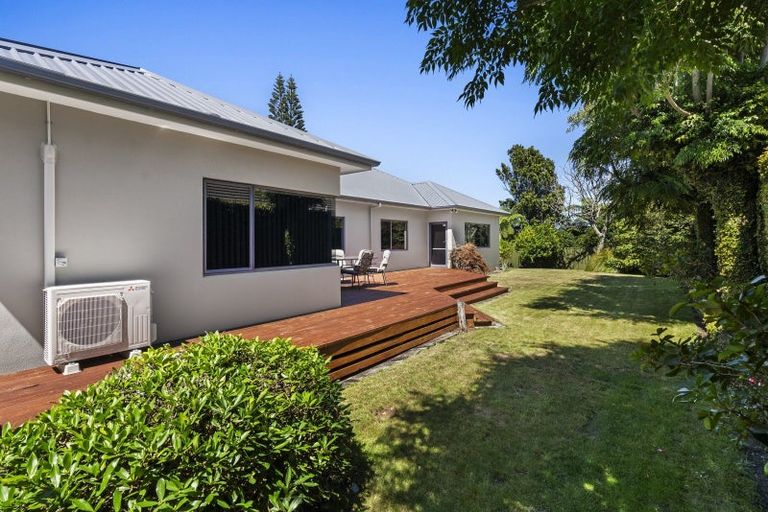 Photo of property in 92 Govett Avenue, Frankleigh Park, New Plymouth, 4310