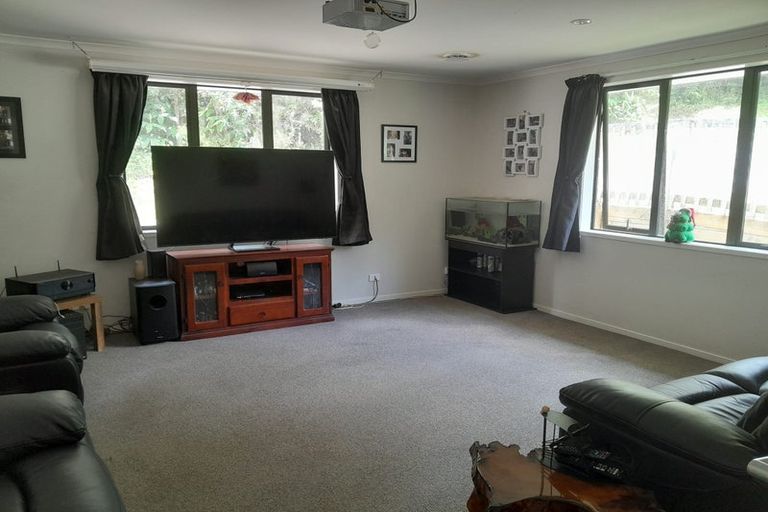 Photo of property in 296 Forest Hill Road, Waiatarua, Auckland, 0612