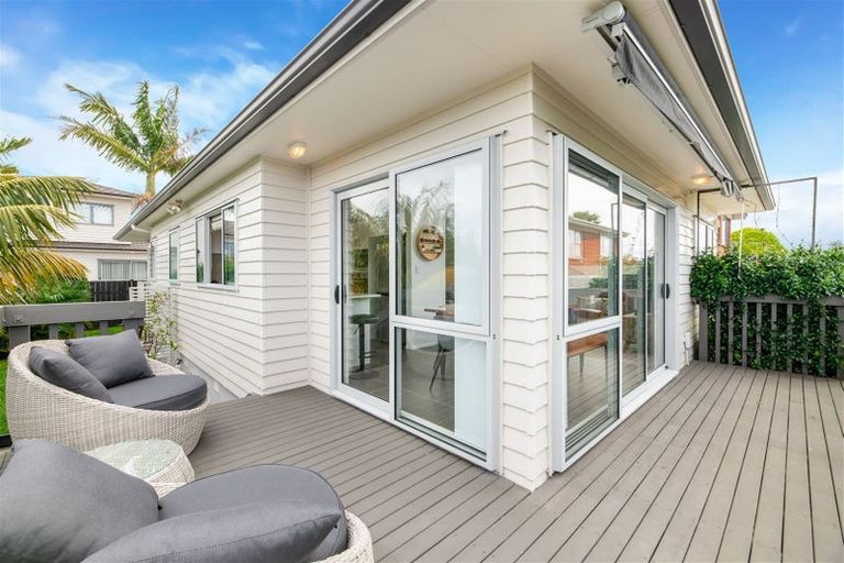 Photo of property in 13a Jenelin Road, Glendene, Auckland, 0602