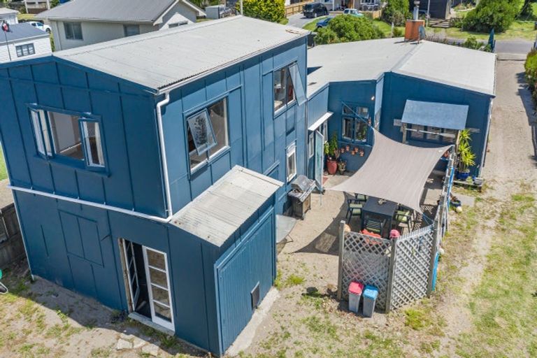 Photo of property in 15 Hunia Terrace, Himatangi Beach, Foxton, 4891
