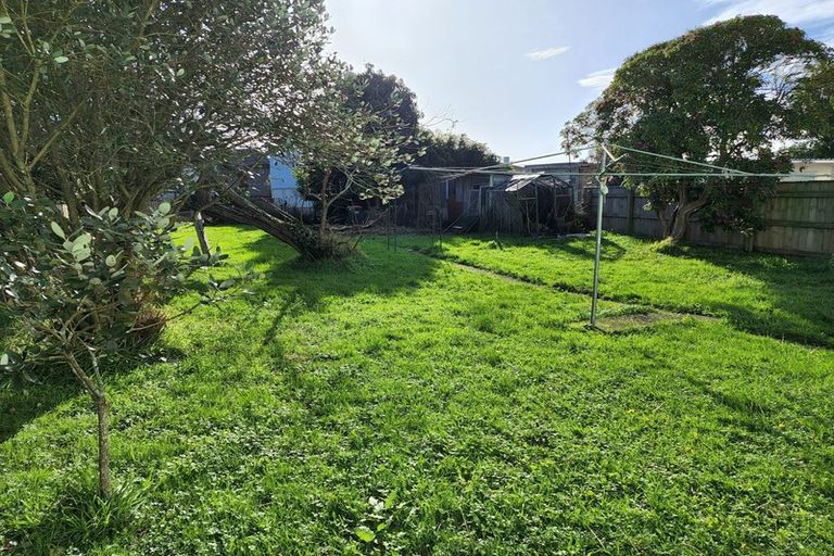 Photo of property in 51 Durham Crescent, Fairfield, Lower Hutt, 5011