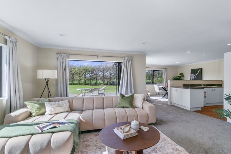 Photo of property in 370 Tararua Road, Levin, 5571