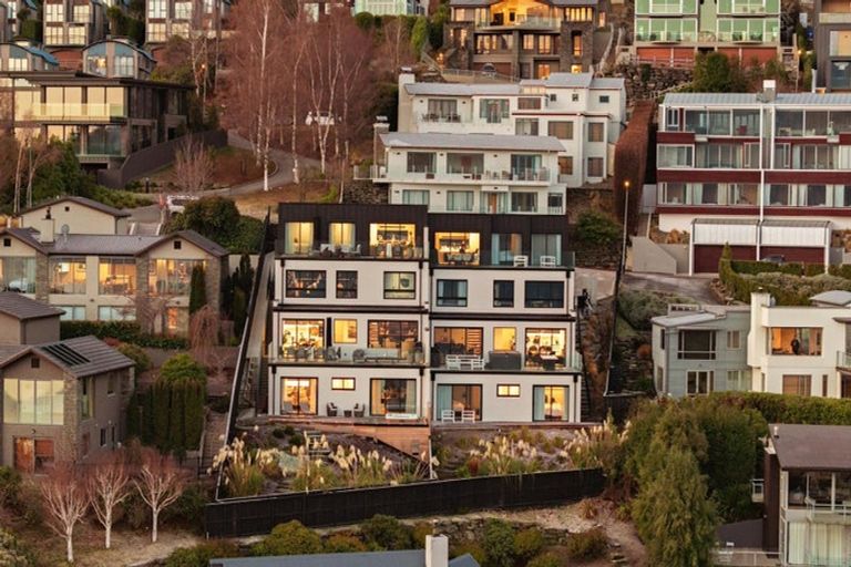 Photo of property in 10 Limerick Lane, Queenstown, 9300