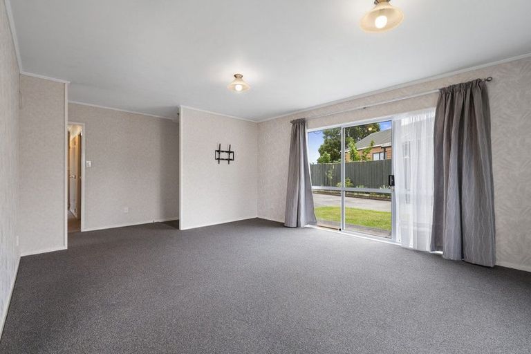Photo of property in 105 Hillcrest Drive, Kelvin Grove, Palmerston North, 4414
