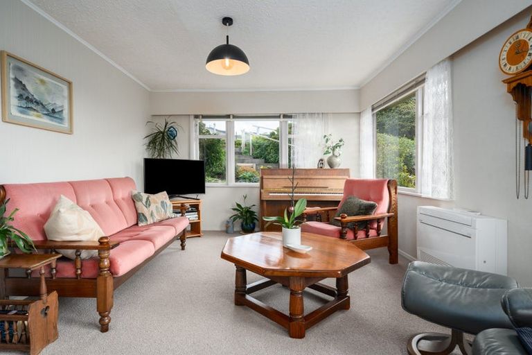 Photo of property in 6 Te Reinga View, Tawa, Wellington, 5028