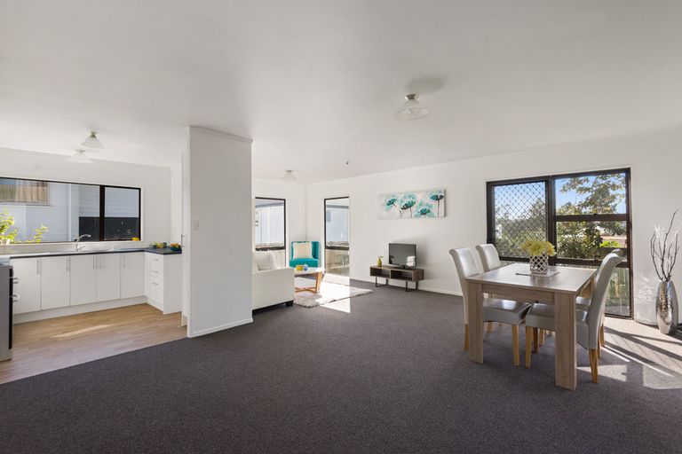 Photo of property in 3/41 Nikau Street, New Lynn, Auckland, 0600