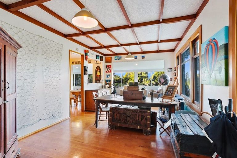 Photo of property in 867 West Coast Road, Oratia, Auckland, 0604