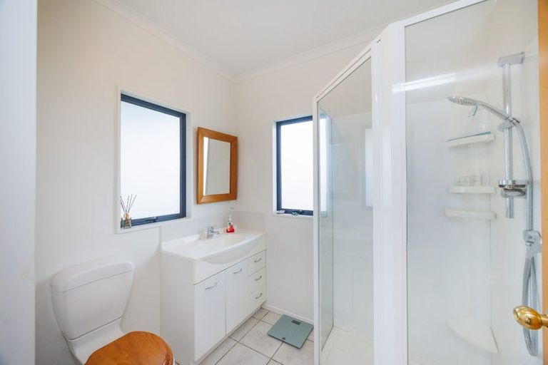 Photo of property in 1 Sycamore Crescent, Fitzherbert, Palmerston North, 4410