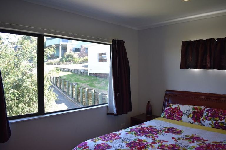 Photo of property in 91c Wade River Road, Stanmore Bay, Whangaparaoa, 0932