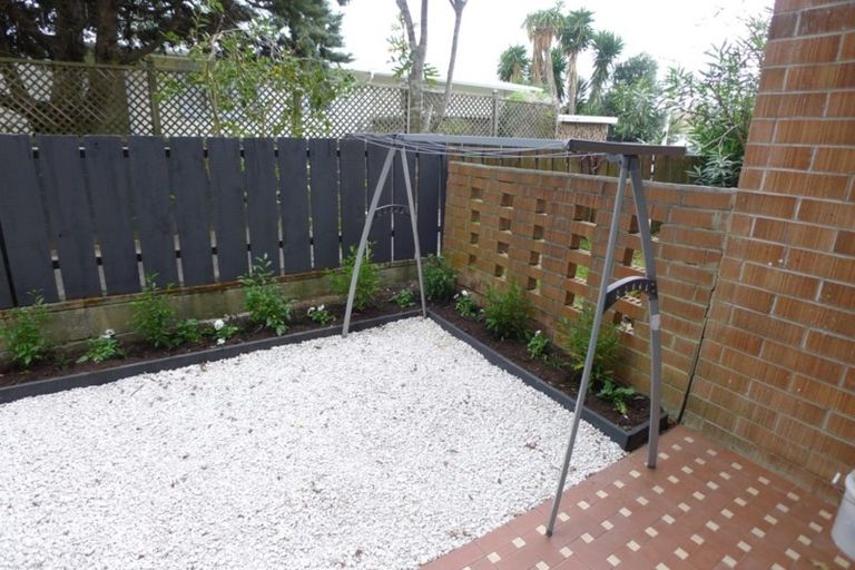 Photo of property in 4/83 Lake Road, Devonport, Auckland, 0622