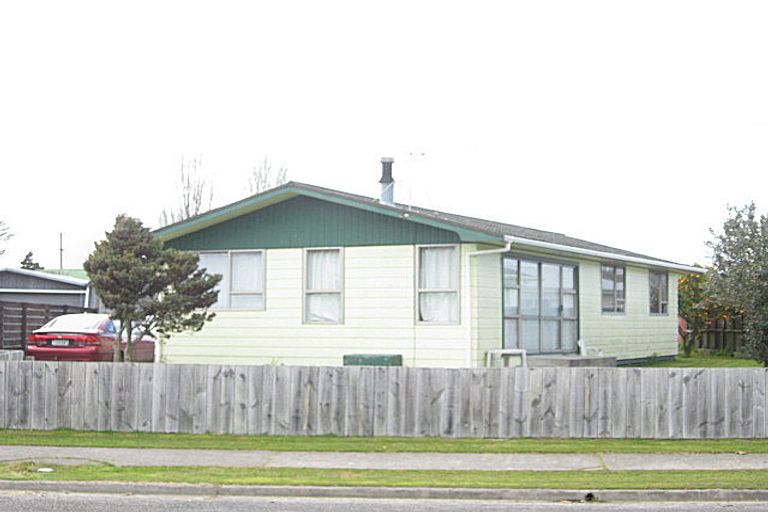 Photo of property in 15 Matipo Place, Edgecumbe, 3120