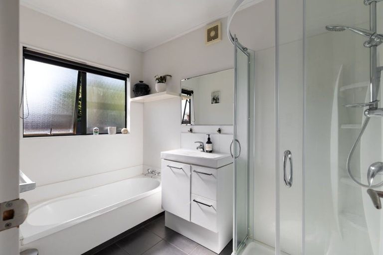 Photo of property in 16 Gladys Place, Kelvin Grove, Palmerston North, 4414