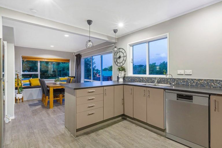 Photo of property in 33 Margaret Road, Raumati Beach, Paraparaumu, 5032