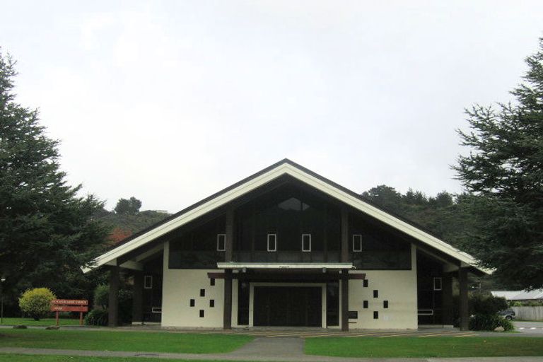 Photo of property in 142 Stokes Valley Road, Stokes Valley, Lower Hutt, 5019