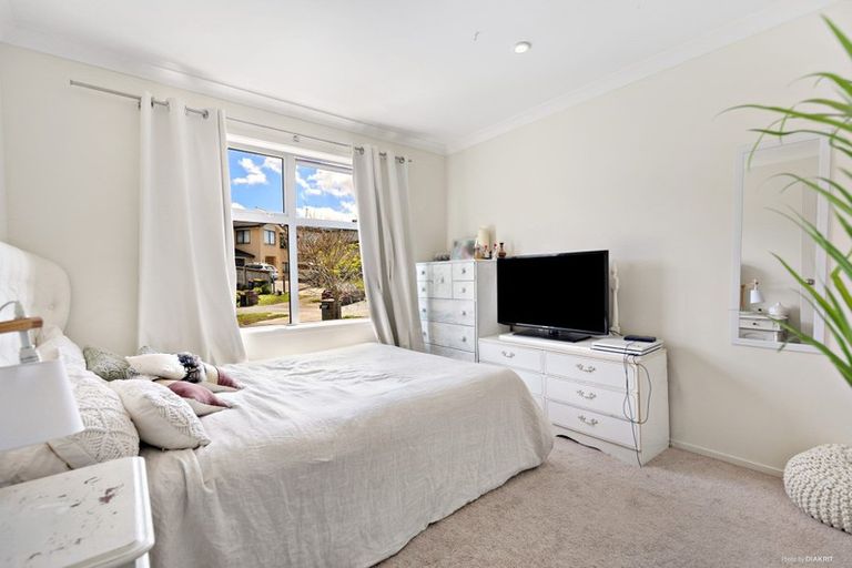 Photo of property in 41 Namsan Close, Fairview Heights, Auckland, 0632