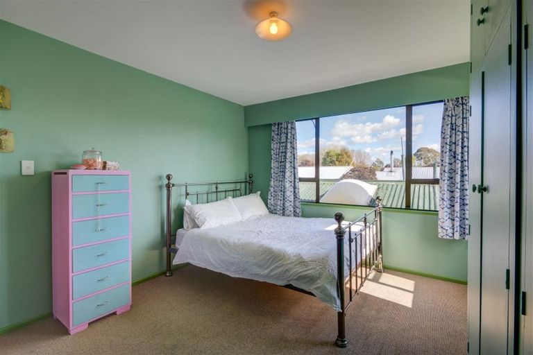 Photo of property in 33 Queens Avenue, Waikuku Beach, 7402