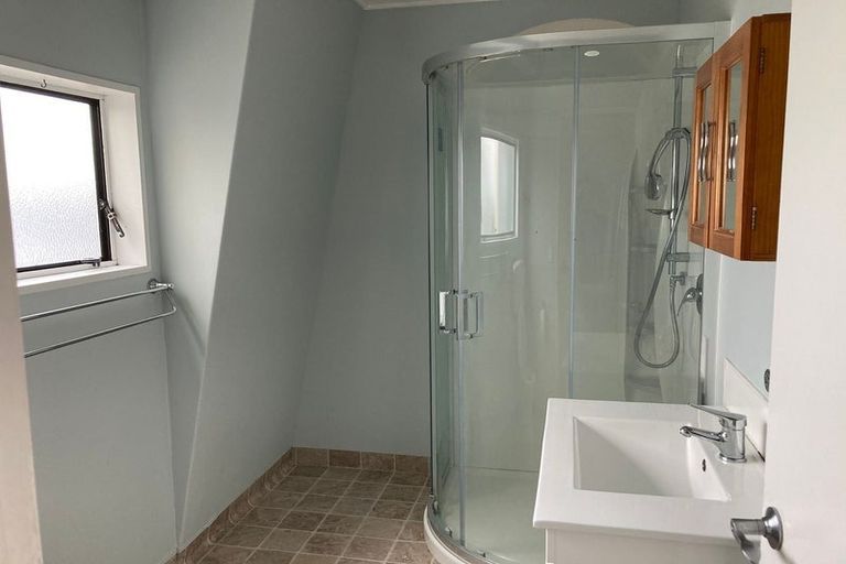 Photo of property in 2/100 Lyall Parade, Lyall Bay, Wellington, 6022