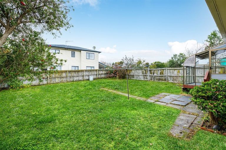Photo of property in 2/69 Hepburn Road, Glendene, Auckland, 0602
