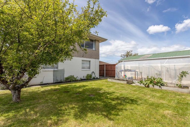 Photo of property in 15 Chilton Drive, Mairehau, Christchurch, 8052