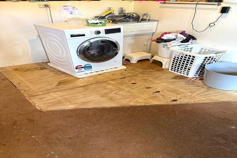 Photo of property in 205 Titirangi Road, Titirangi, Auckland, 0604