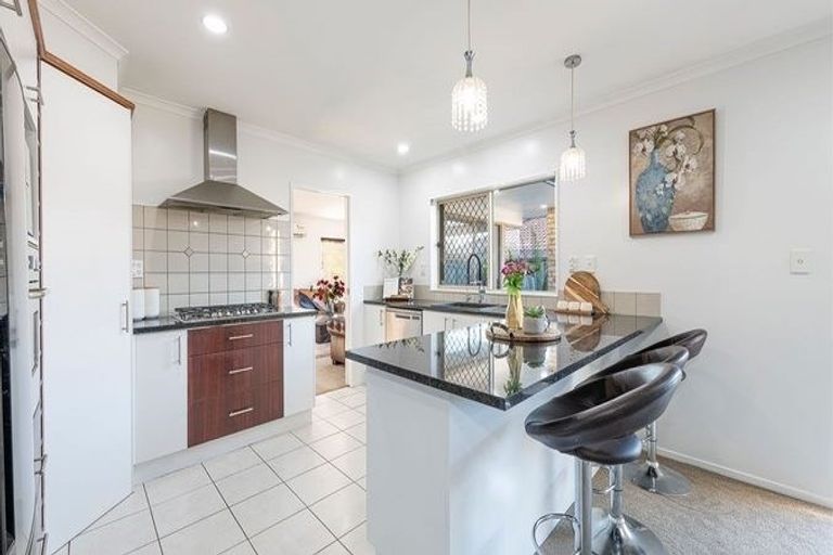 Photo of property in 4 Stornaway Drive, Flat Bush, Auckland, 2016