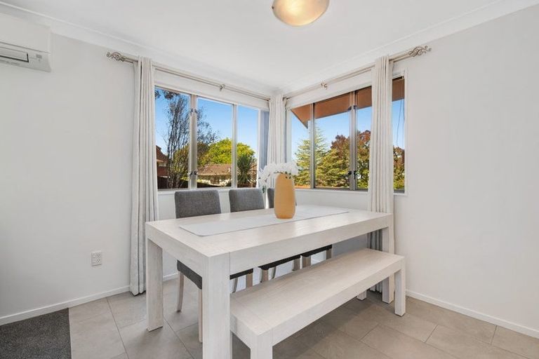 Photo of property in 15 Tacitus Place, Totara Vale, Auckland, 0629