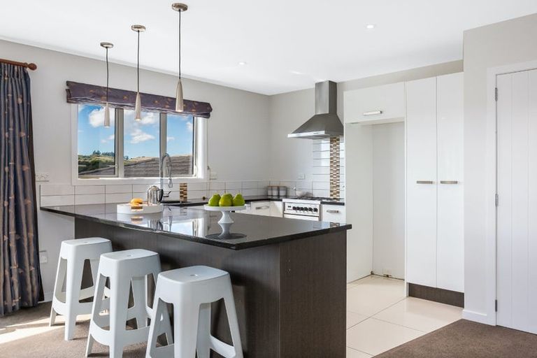 Photo of property in 4 Kaweka Close, Aotea, Porirua, 5024