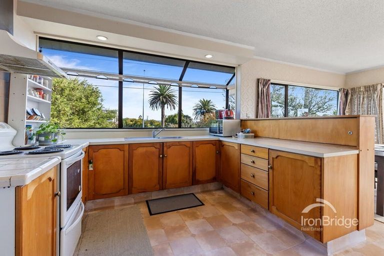 Photo of property in 1/283 Glenfield Road, Glenfield, Auckland, 0629