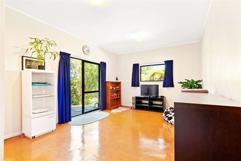 Photo of property in 43c Taioma Crescent, Te Atatu Peninsula, Auckland, 0610