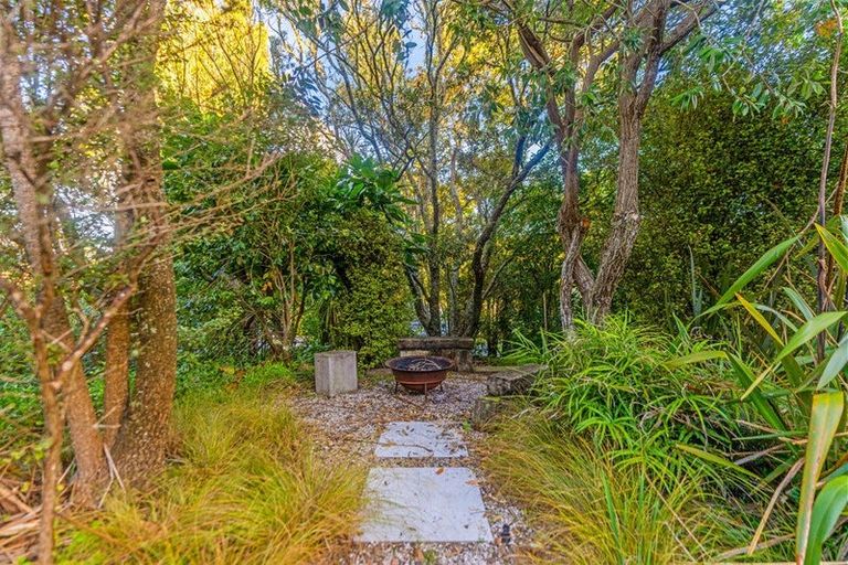 Photo of property in 40 Peter Terrace, Castor Bay, Auckland, 0620