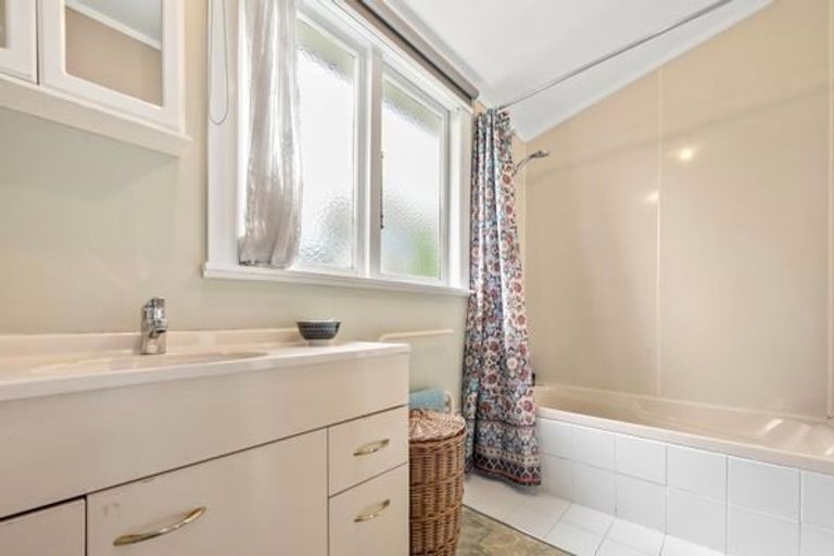 Photo of property in 6 Sandford Street, Trentham, Upper Hutt, 5018