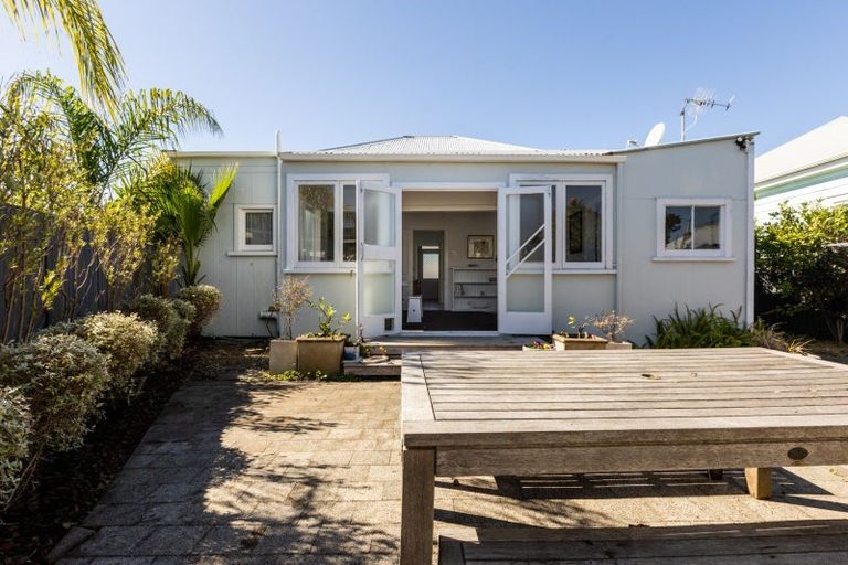 Photo of property in 95 Wellesley Road, Napier South, Napier, 4110