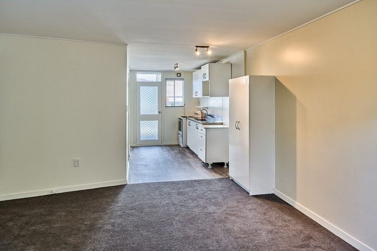 Photo of property in 2/35 Mana Esplanade, Paremata, Porirua, 5026