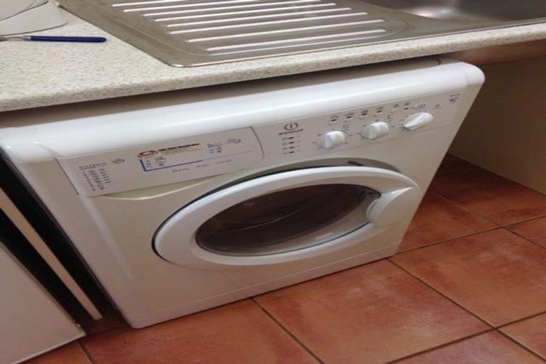 Photo of property in 1/65a Balmain Road, Birkenhead, Auckland, 0626