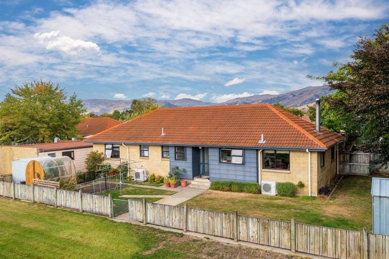 Photo of property in 10 Coach Court, Cromwell, 9310