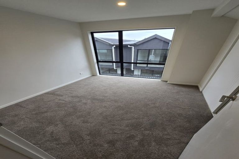 Photo of property in 1/267 Great North Road, Henderson, Auckland, 0612