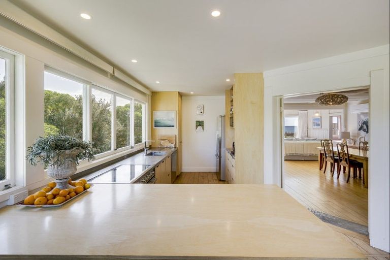 Photo of property in 10 Moori Road, Waimarama, 4294