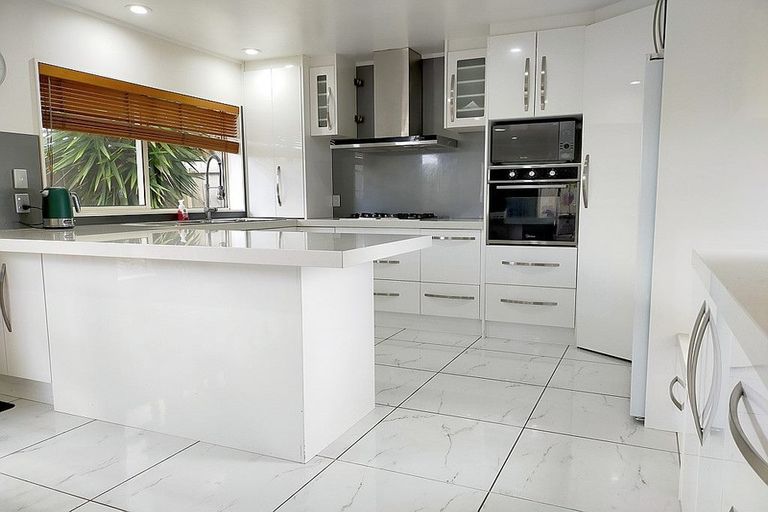 Photo of property in 2/8 Bowscale Place, Northpark, Auckland, 2013